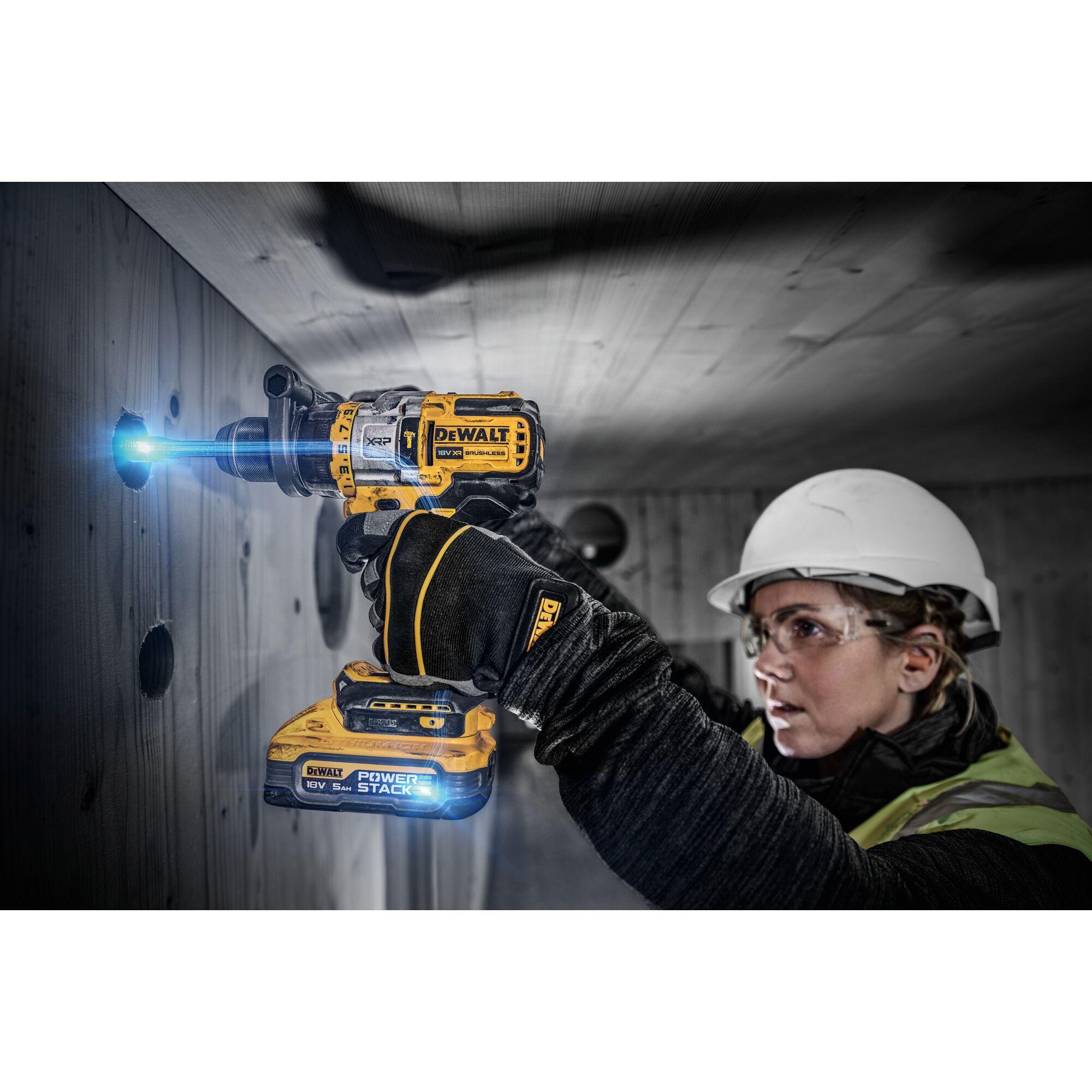 dcd999h2t-gb DeWALT XR 3 Speed Ratcheting 1.3 kW Cordless, Type G - British 3-Pin 18 V 13 mm
