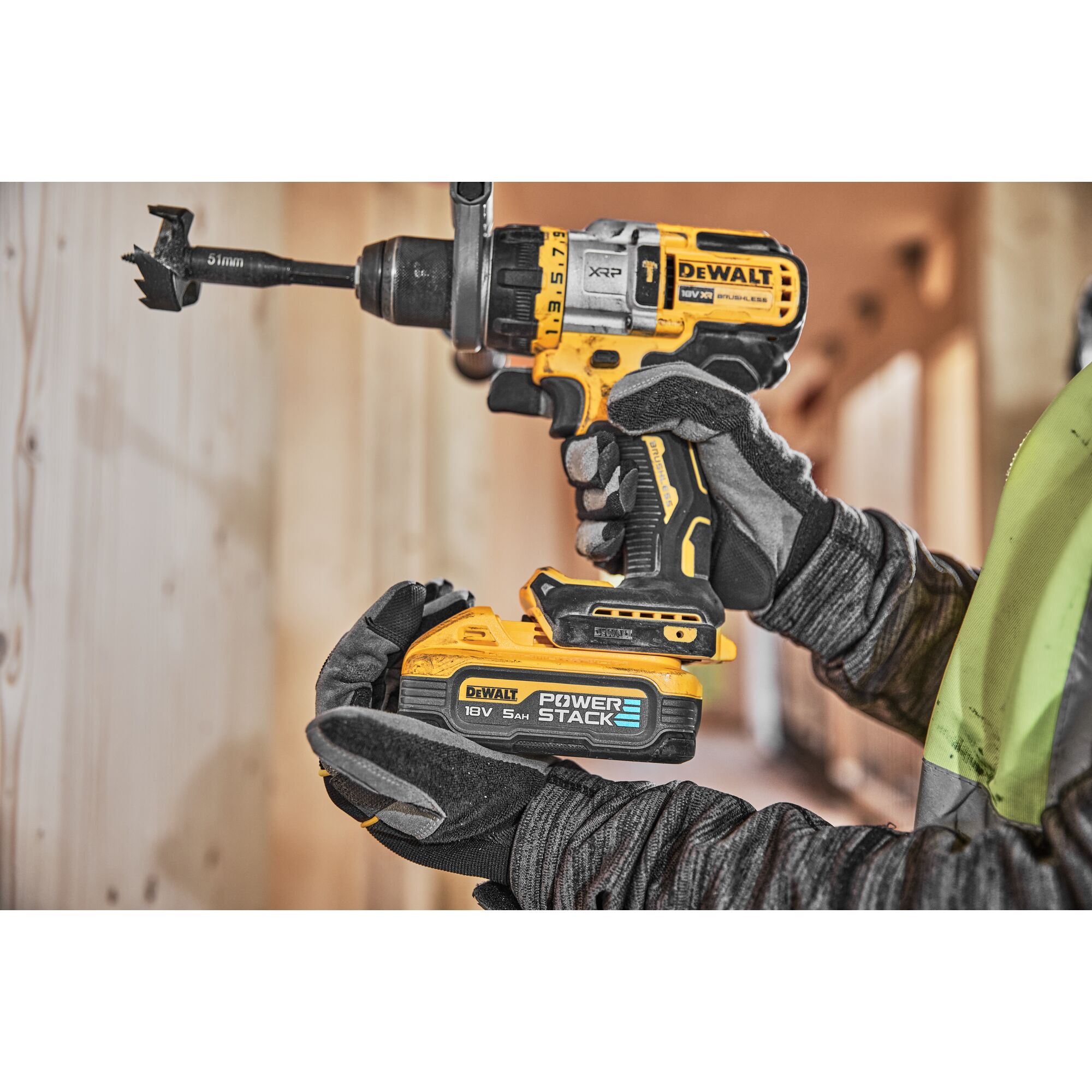 dcd999h2t-gb DeWALT XR 3 Speed Ratcheting 1.3 kW Cordless, Type G - British 3-Pin 18 V 13 mm