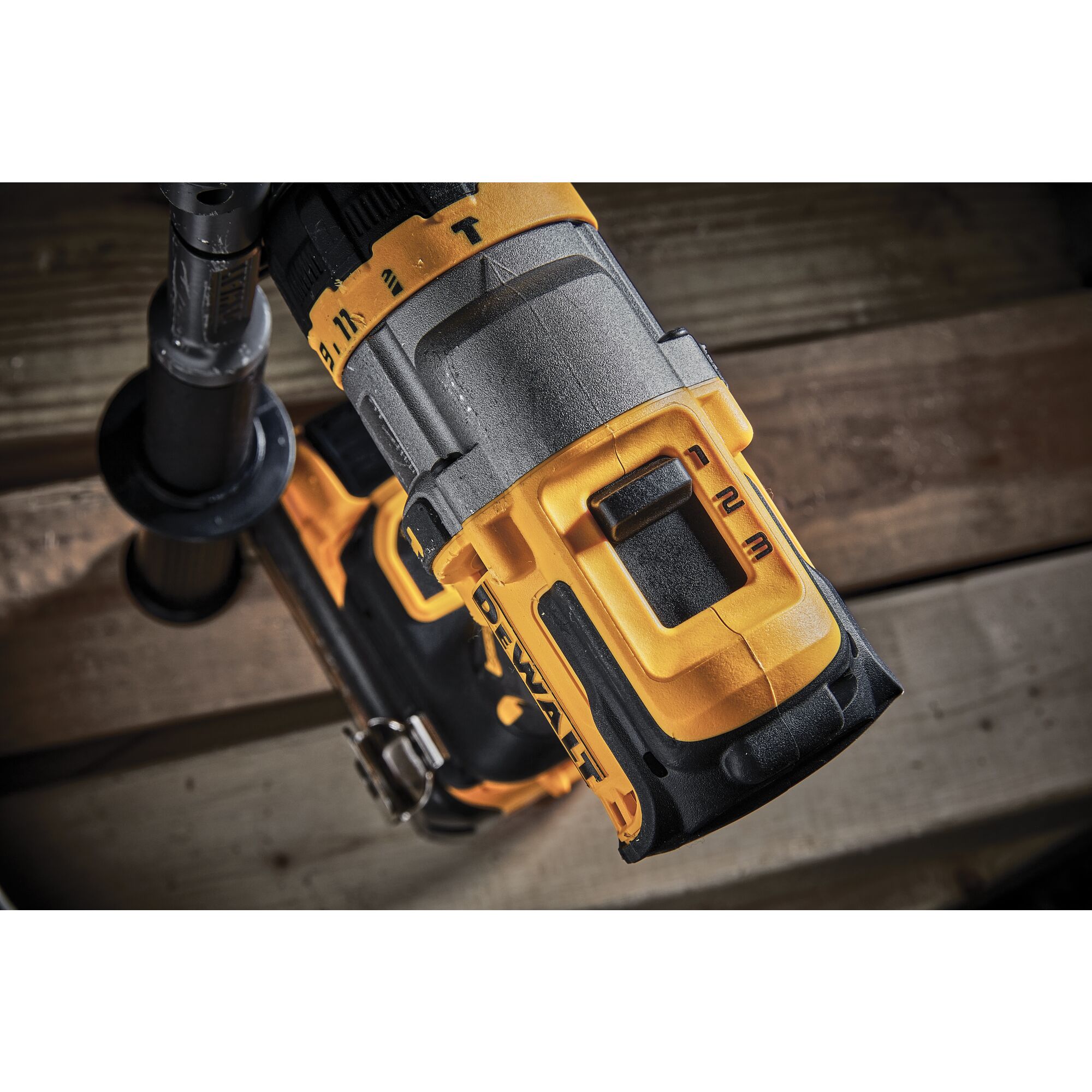 dcd999h2t-gb DeWALT XR 3 Speed Ratcheting 1.3 kW Cordless, Type G - British 3-Pin 18 V 13 mm