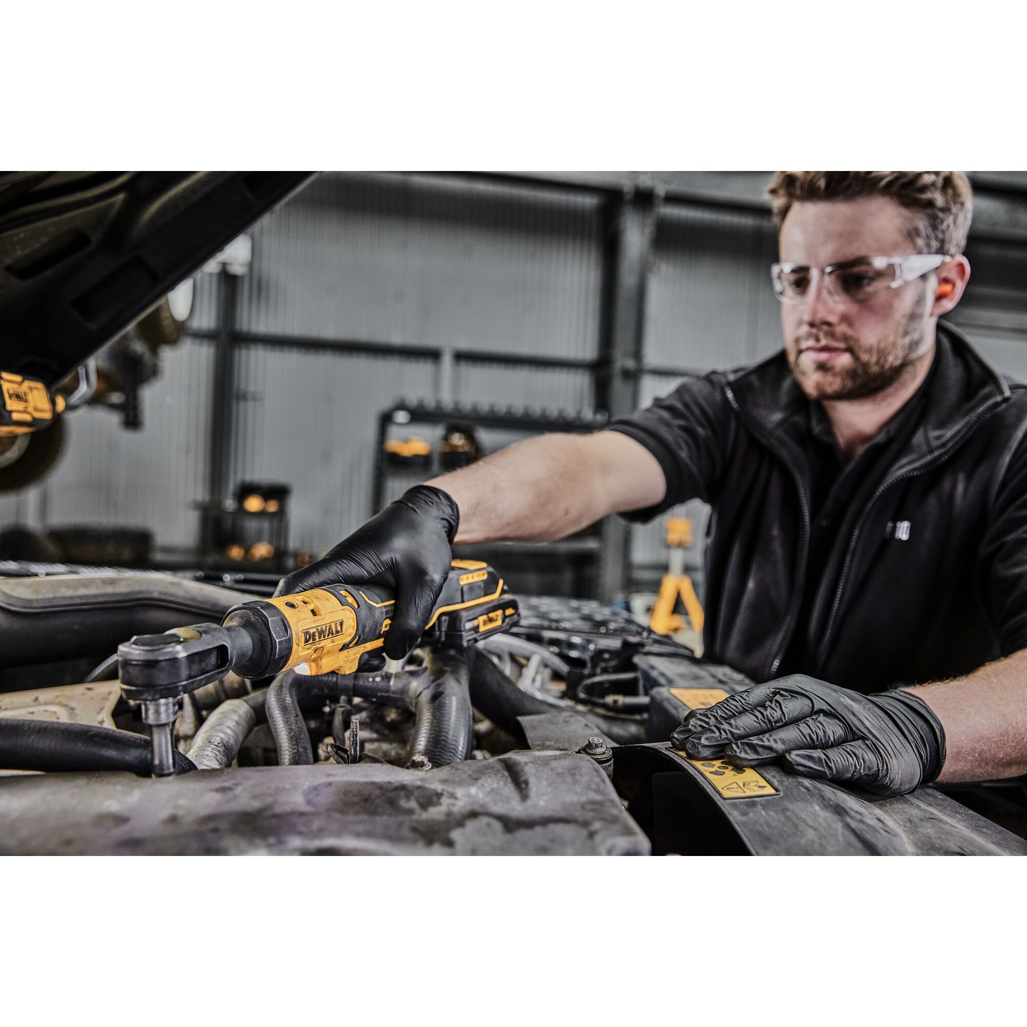 dcf512n-xj DeWALT 1/2 in 18V Body Only Impact Wrench