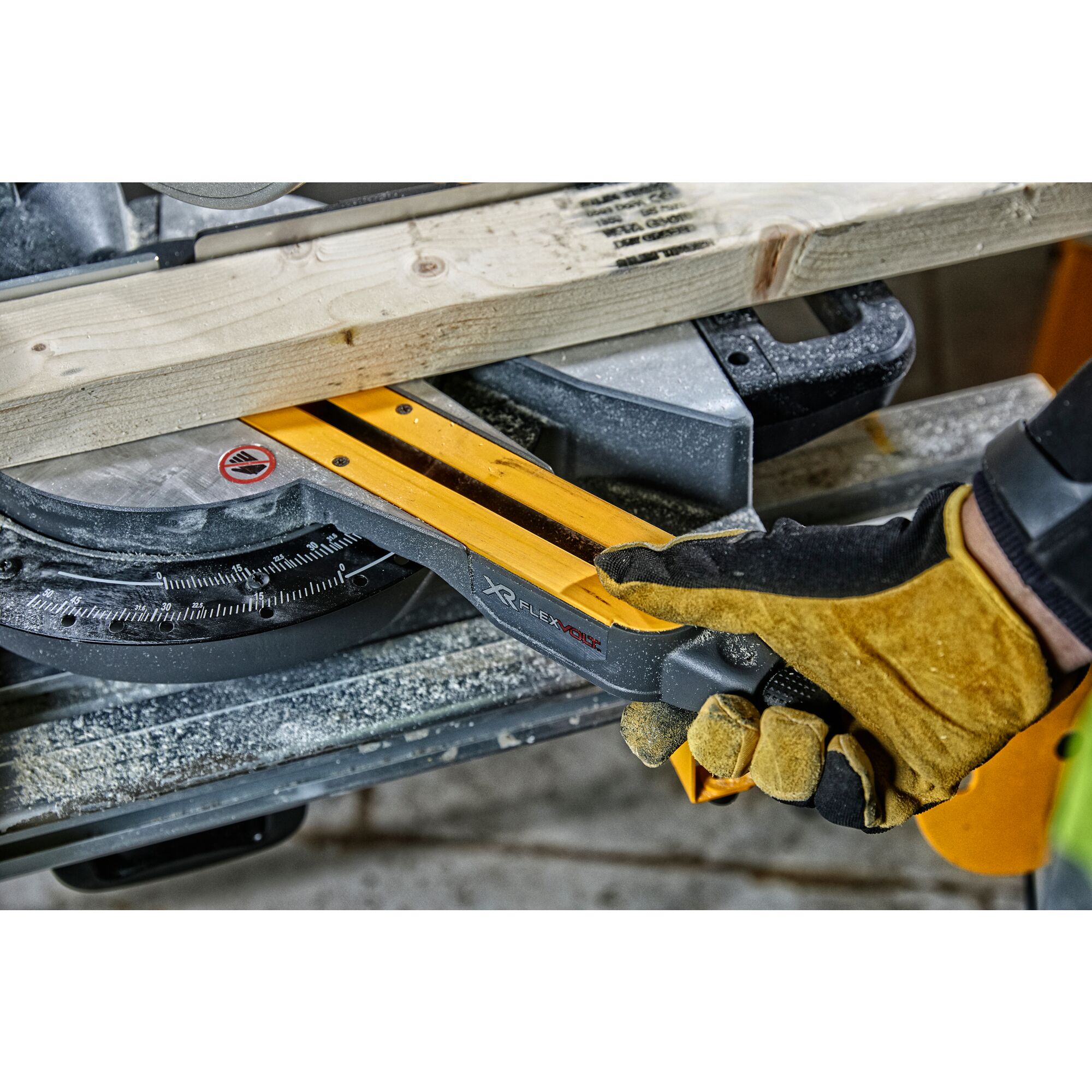 DeWALT DCS777T DCS777T2-QW 216 mm 6300rpm