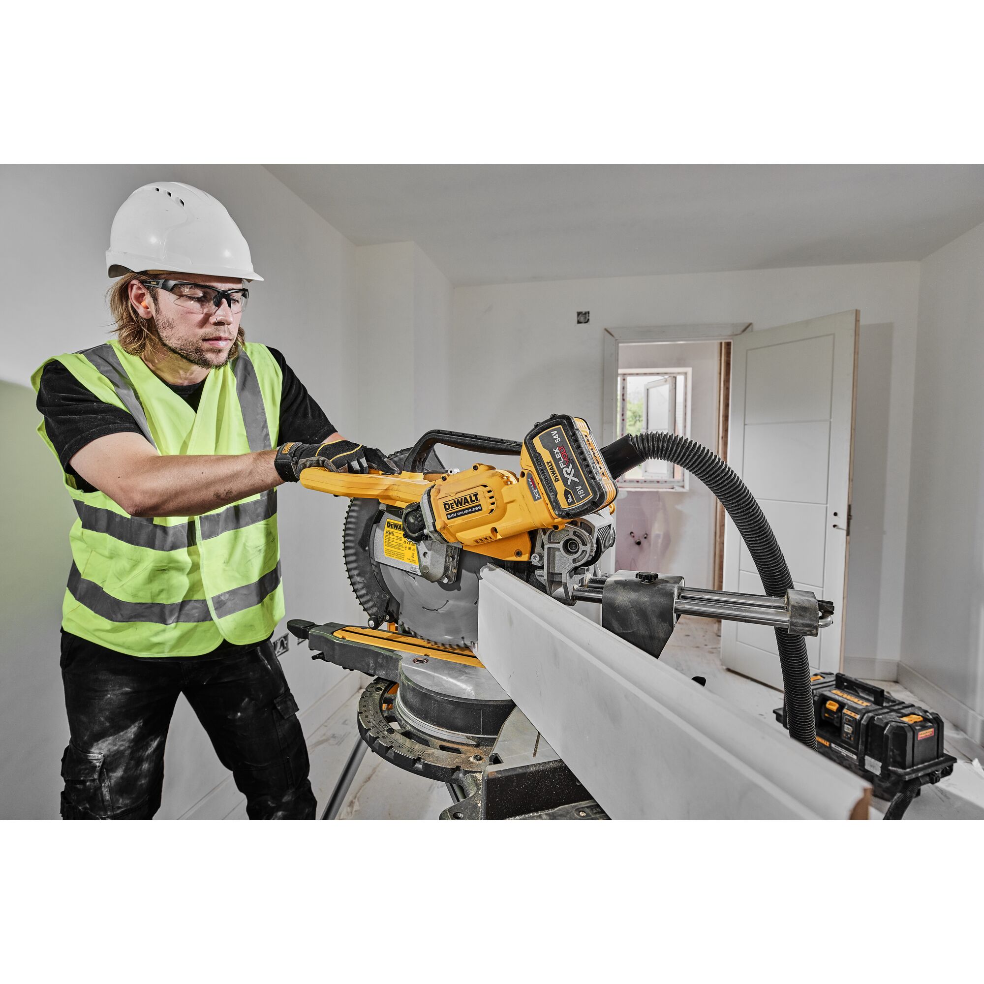 dcs781n-xj DeWALT DCS781 305 mm 3800rpm