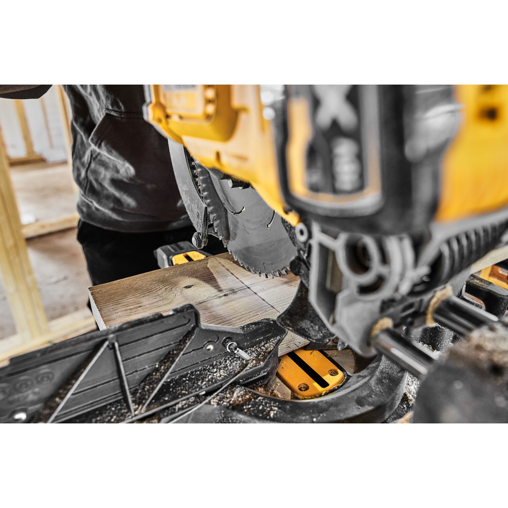 dcs781n-xj DeWALT DCS781 305 mm 3800rpm