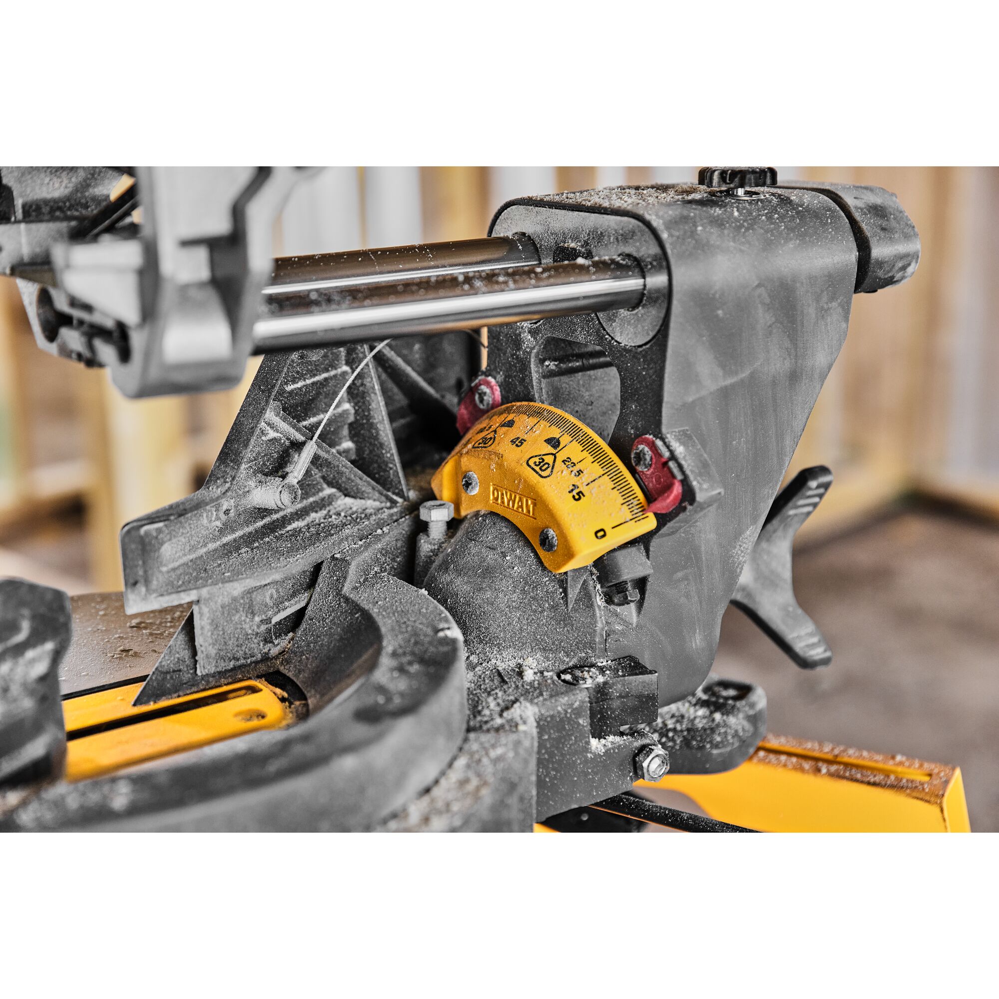 dcs781n-xj DeWALT DCS781 305 mm 3800rpm