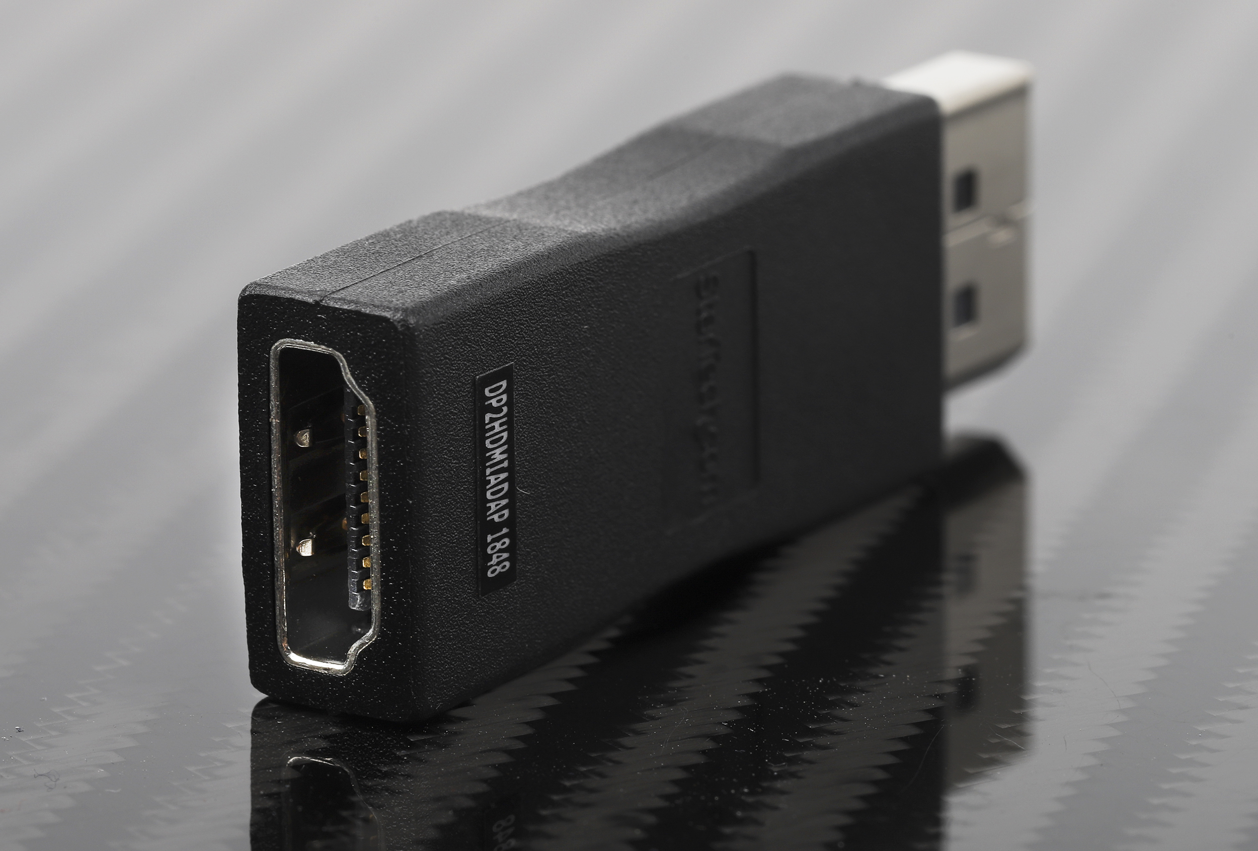 dp2hdmiadap StarTech.com  1 port DisplayPort to HDMI  Adapter 55 mm Length 1920 x 1200 pixel Maximum Resolution