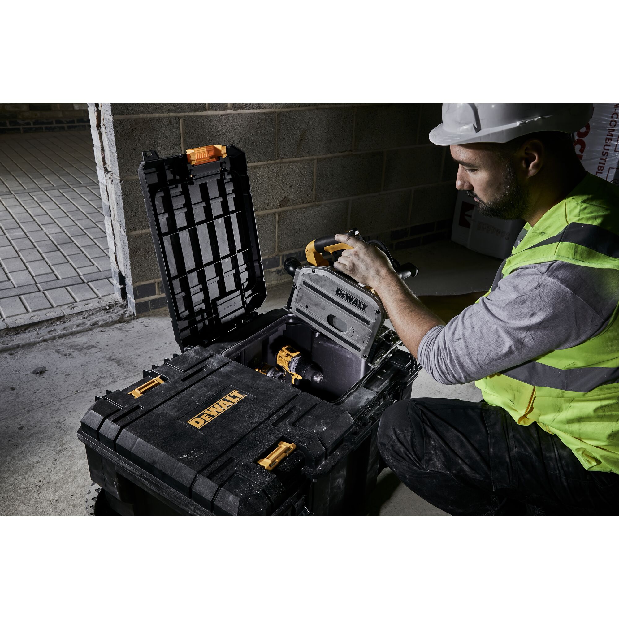 dwst17871-1 DeWALT Wheeled Tool Chest, Polypropylene