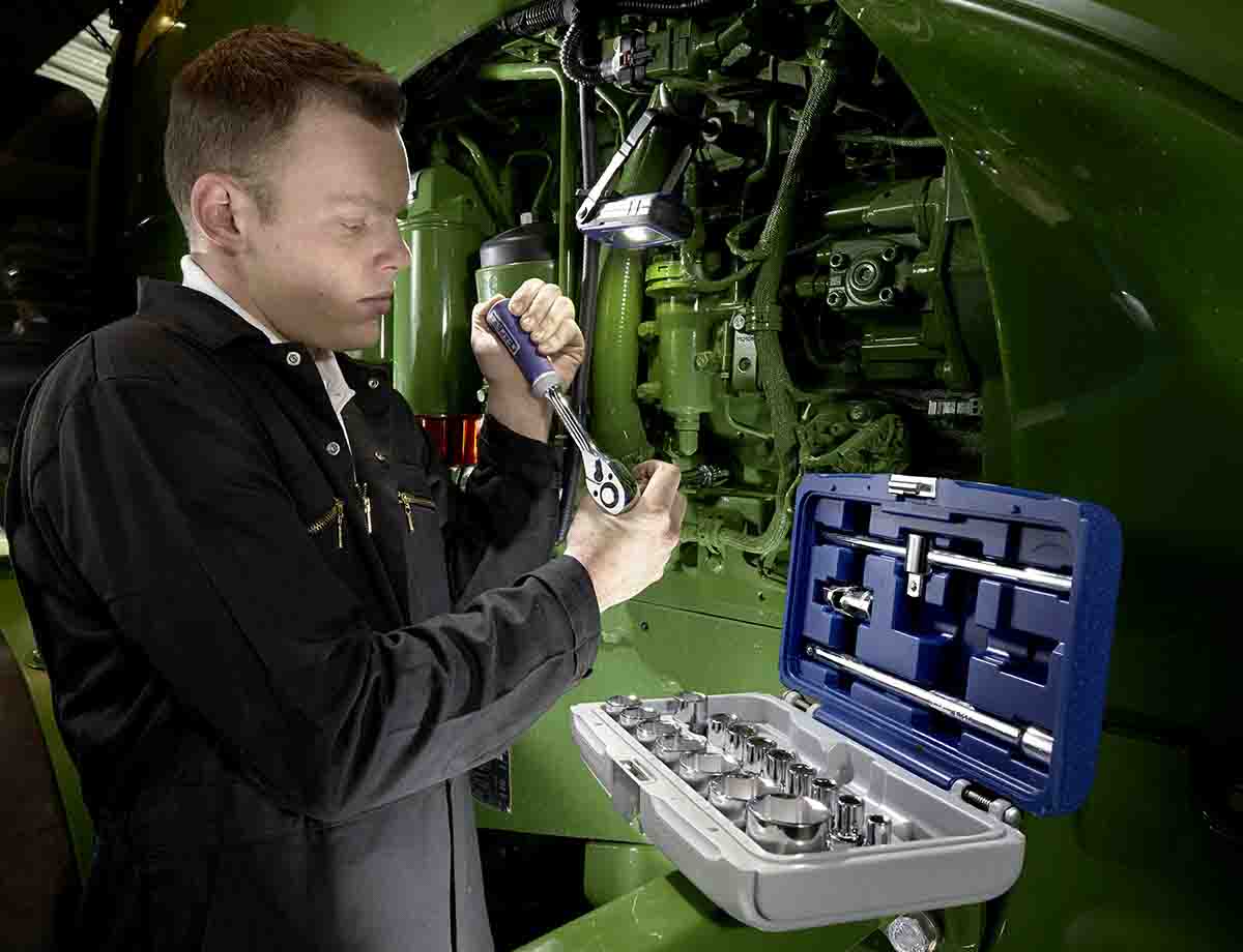 e032900 Expert by Facom 22-Piece 1/2 in Hexagon Socket Set