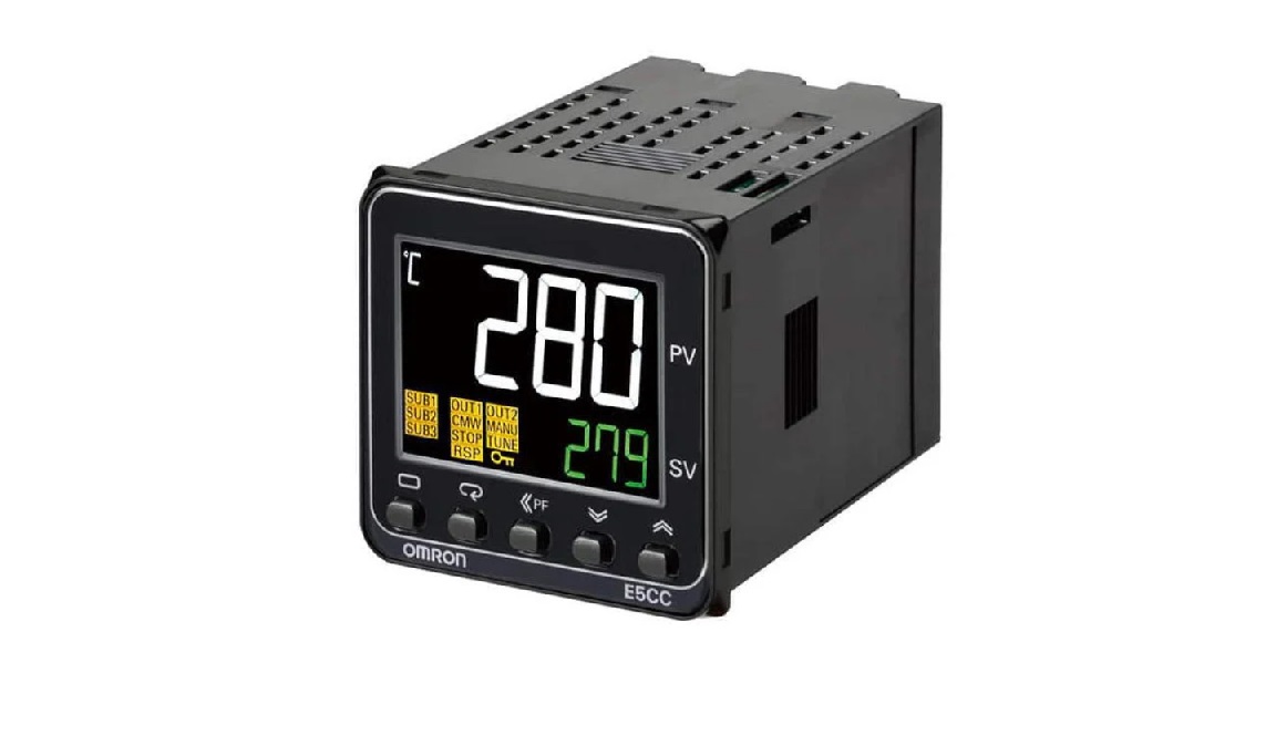 Omron E5CC DIN Rail Temperature Controller 1 Input, 2 Output Linear 240V ac OFF, ON