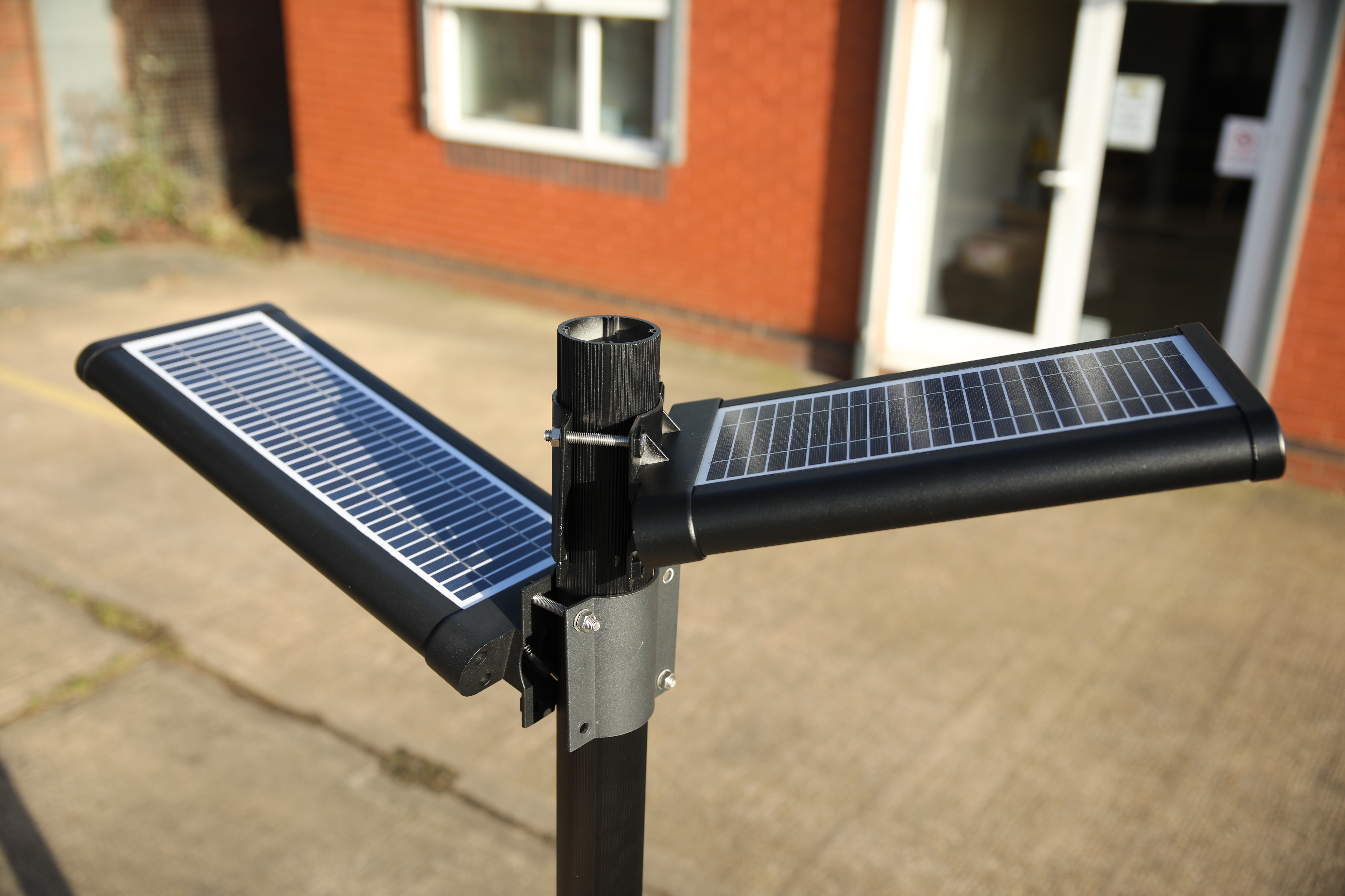 eclipse-36 TradeTuff Eco Solar PIR Included Solar Powered LED Floodlight, 36 LED, 36 W Warm White, 2000 lm, IPX5, 7.4V
