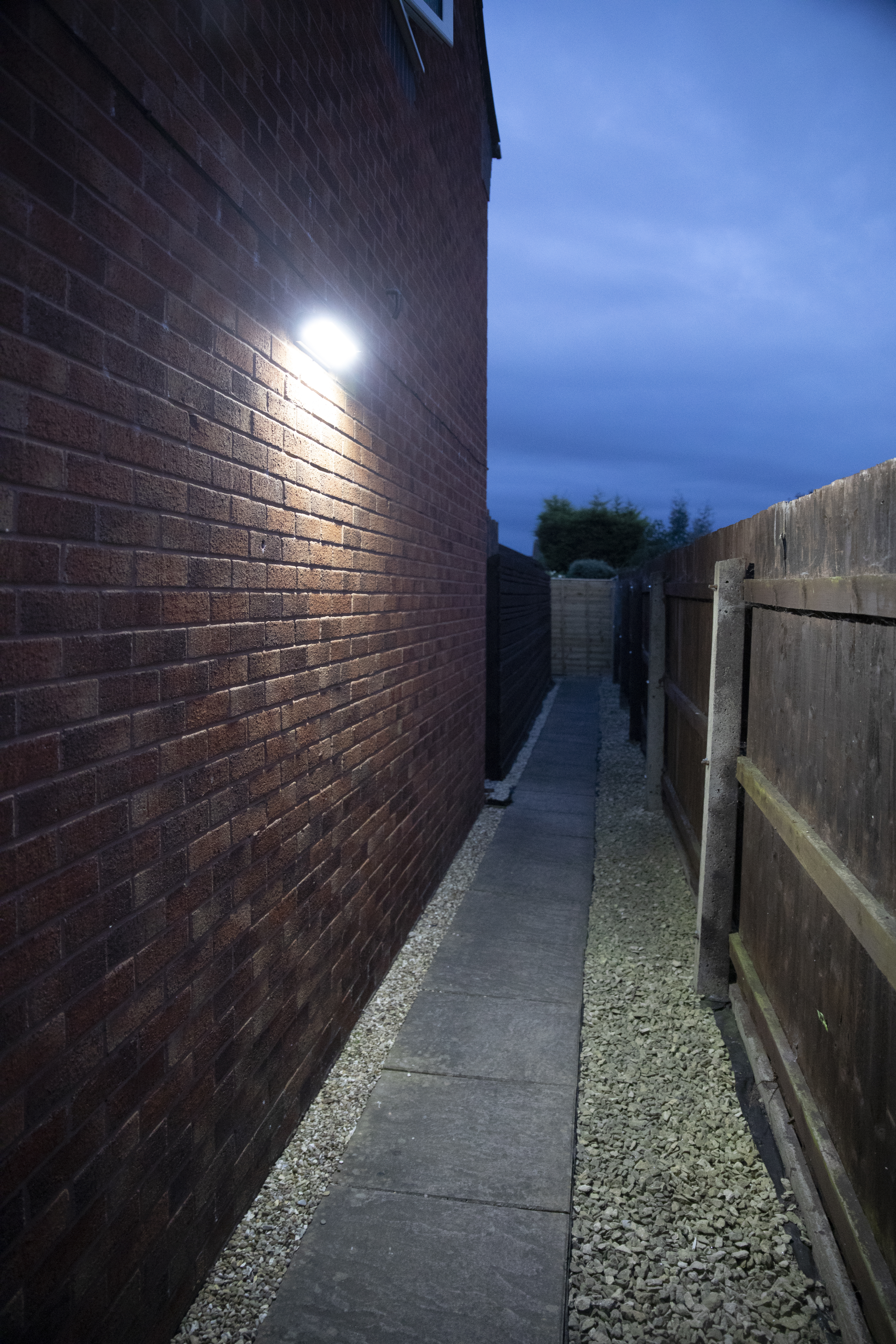 ecoledge TradeTuff PIR Included LED Floodlight, IP65, 1200 lm, 360 °