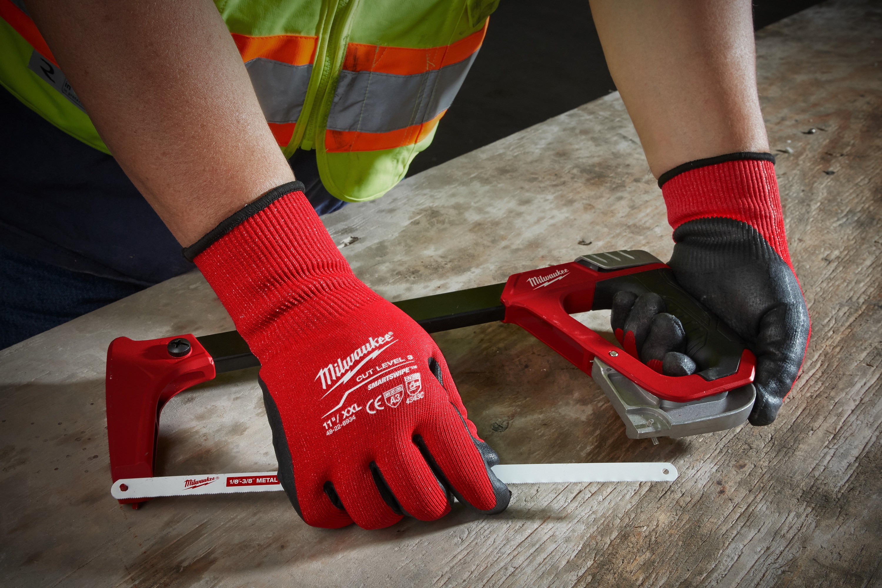 4932479716 Milwaukee CUT C Black, Red Nitrile Nitrile Work Gloves, Nitrile Coating