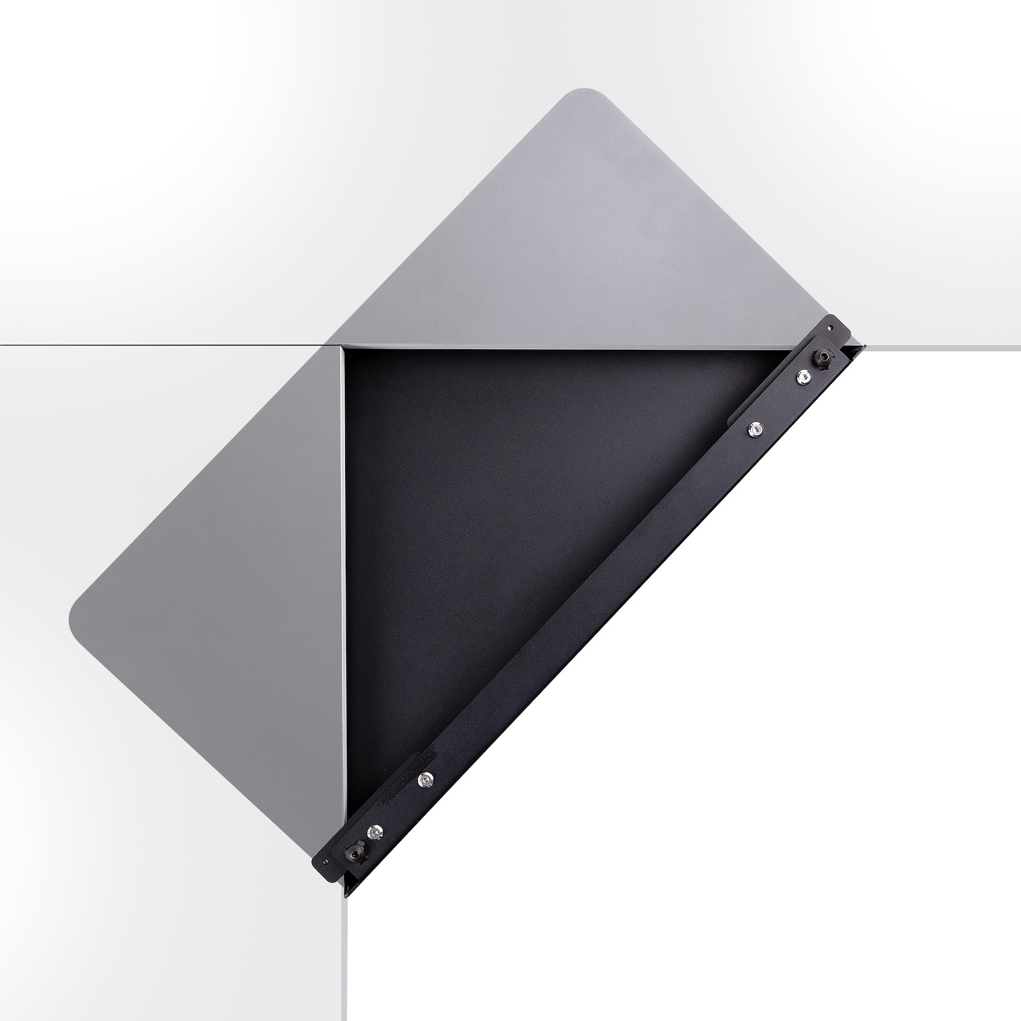 dskcrnrslv StarTech.com Desk Mounting Steel Desk Corner Sleeve