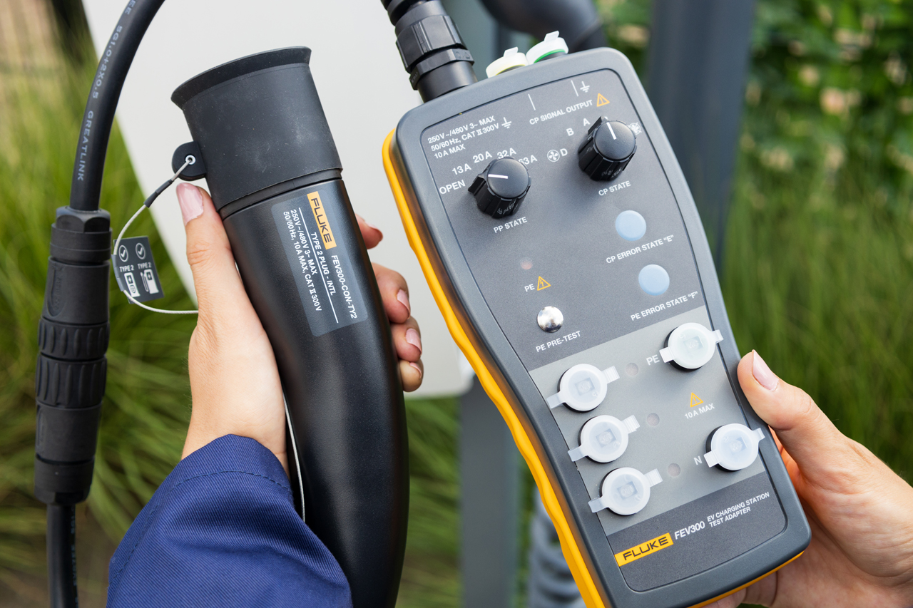 flk-fev300basic Fluke EV Charger Test Adapter FLK-FEV300/BASIC Type 1 & 2 Connector
