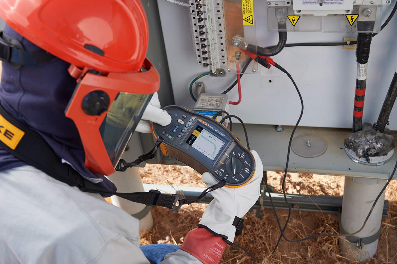 flk-smft-1000pro Fluke SMFT-1000 Multifunction Tester 1000V Earth Resistance Measurement With Wireless