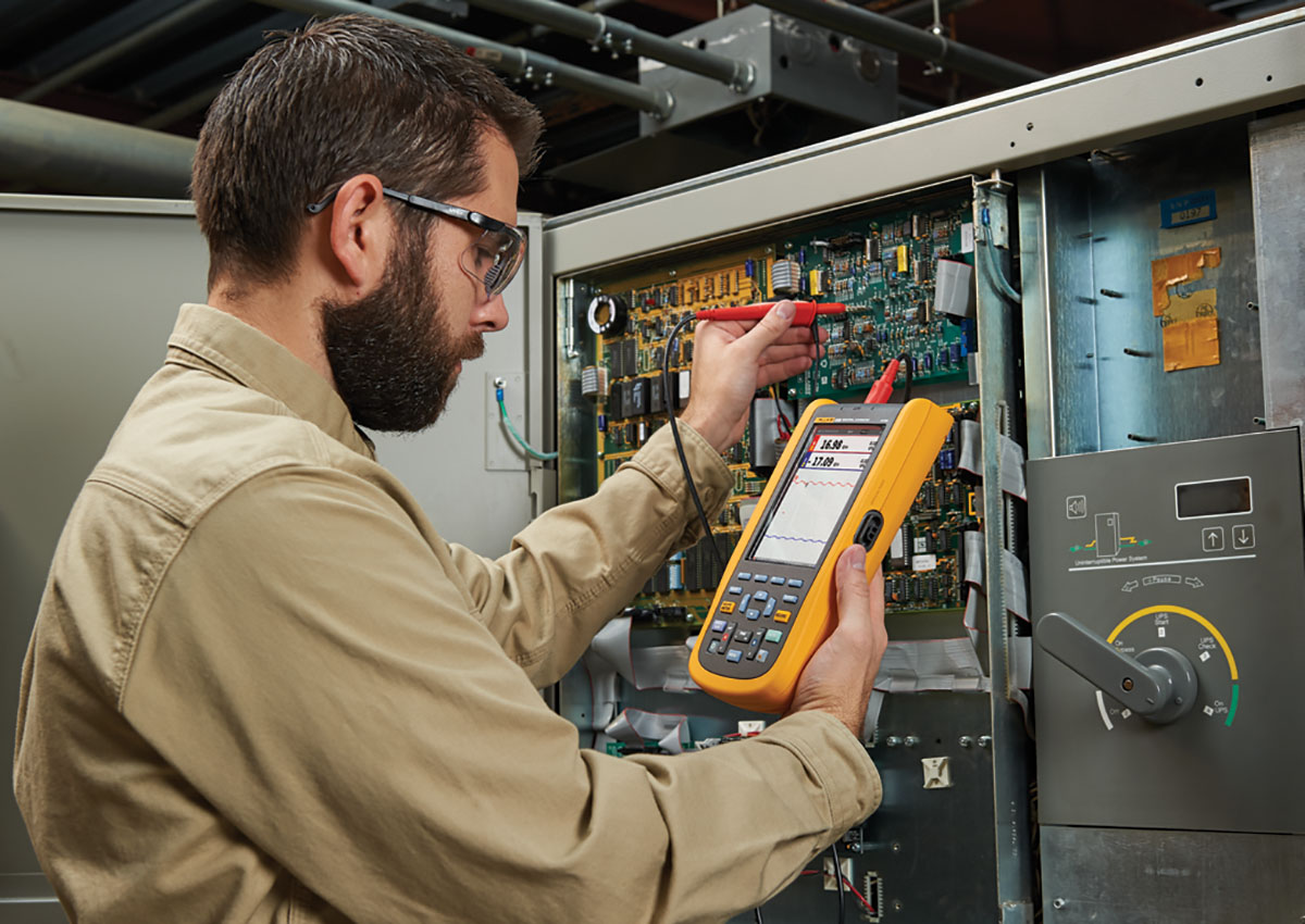 fluke-124buk Fluke 124 Series, 40 MHz Handheld Oscilloscope, 2 Channels
