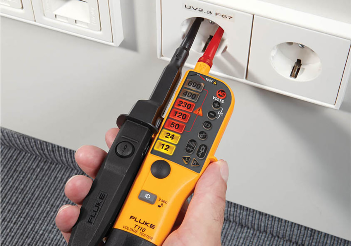 fluke-t110 Fluke T110, Digital Voltage Tester, 690V ac/dc Continuity Check, Battery Powered CAT IV, CAT III, RSCAL, FLUKE T110