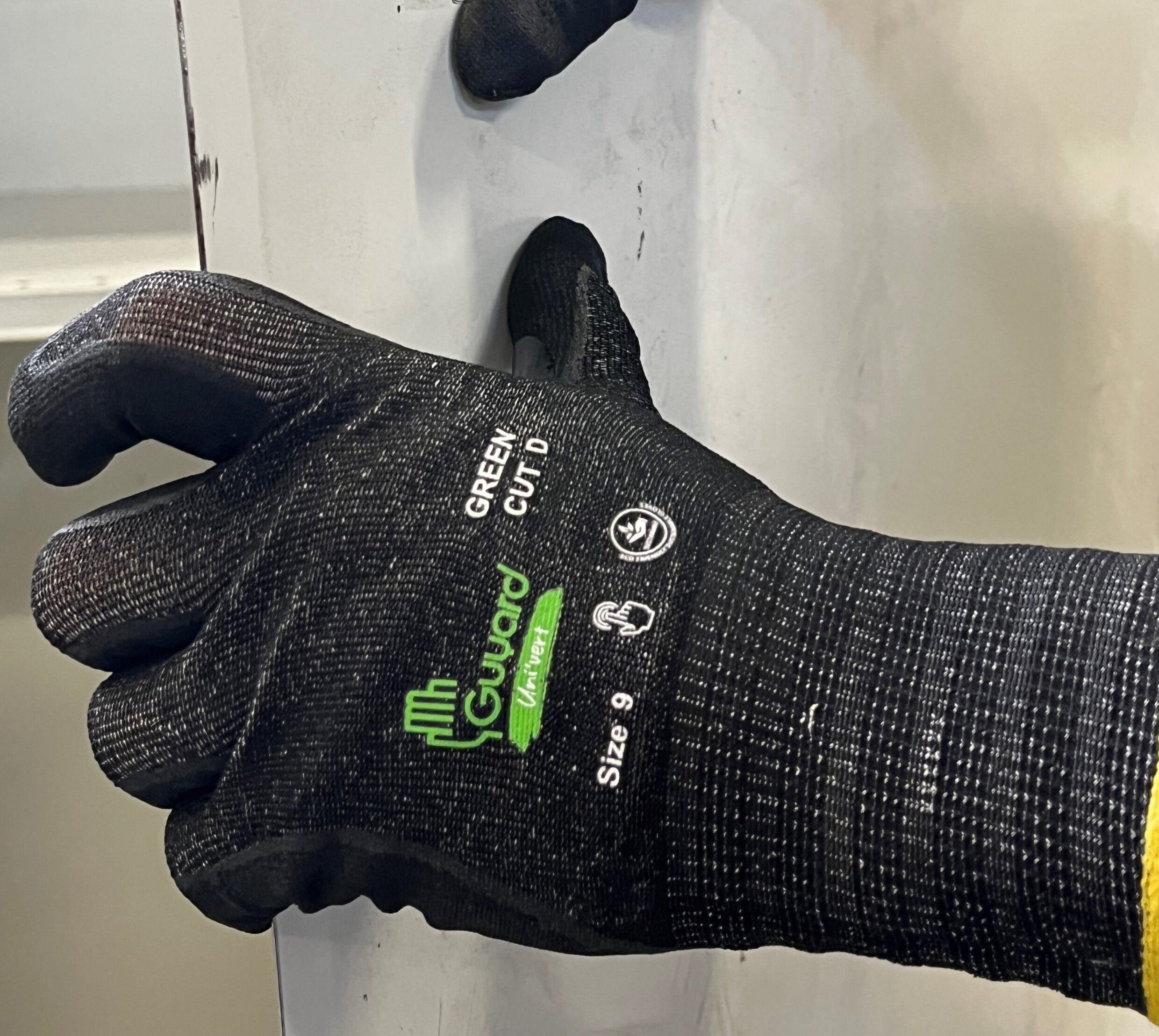 green-cut-d-srl-t9 GUYARD GUYARD SAS Black, White Elastane, Nylon, Polyethylene, Spandex, Steel Work Gloves, Size 9, Nitrile Coating