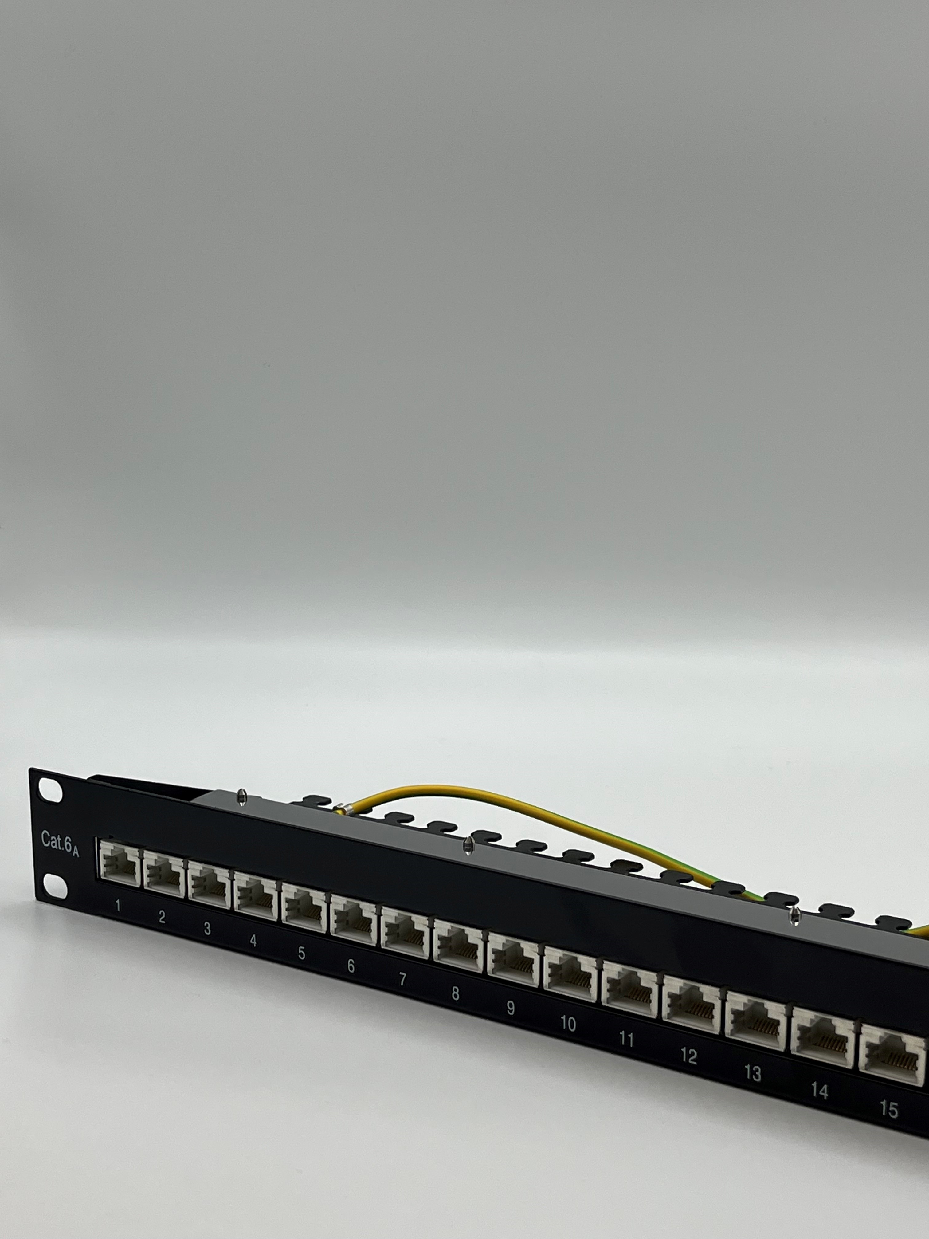 j02023s0050 Telegartner Telegartner Data Series 24 Port RJ45, RJ11, RJ12 RJ Patch Panel Shielded 1 U Black