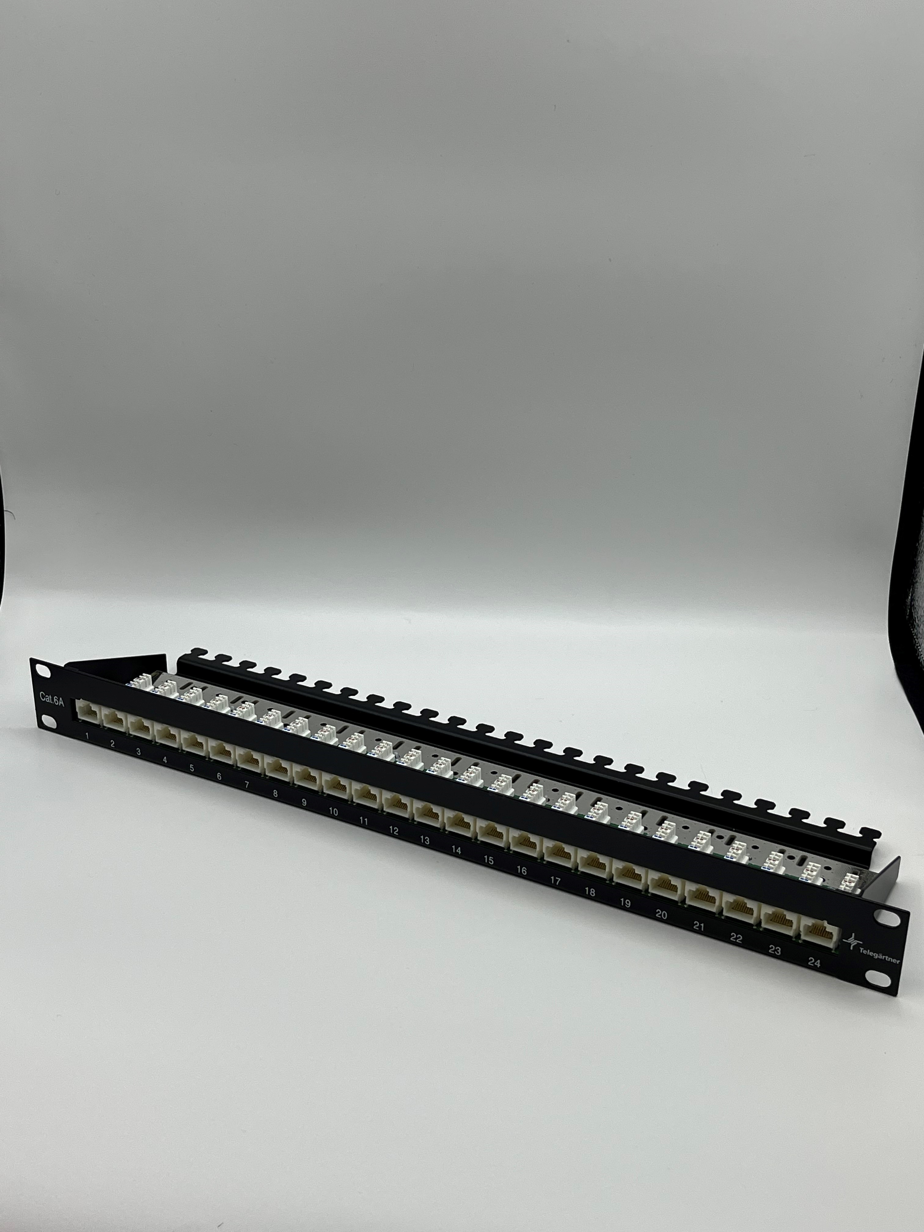 j02023s0051 Telegartner Telegartner Data Series Cat6 24 Port RJ11, RJ12, RJ45 RJ Patch Panel Shielded 1 U Black