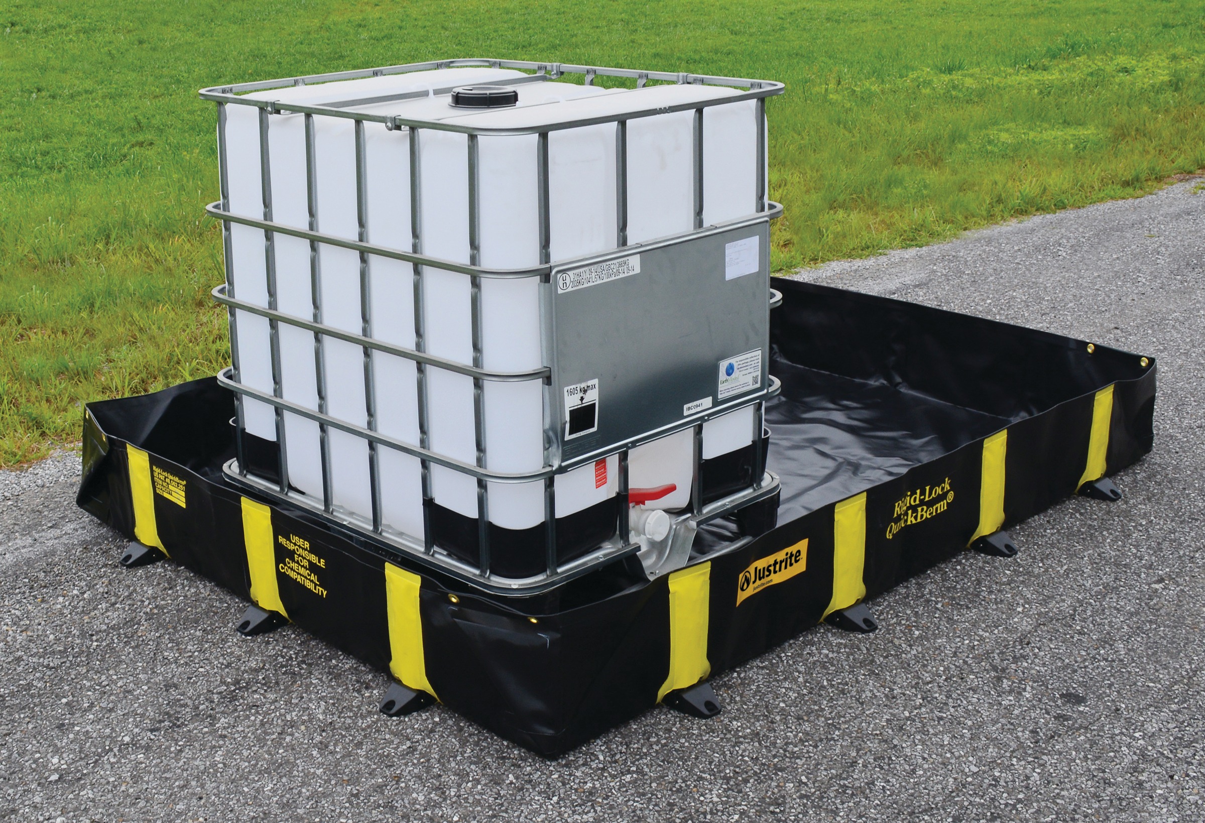 jen28516bl Justrite Polyvinyl Chloride Spill Berm for Spill Control 1314 L