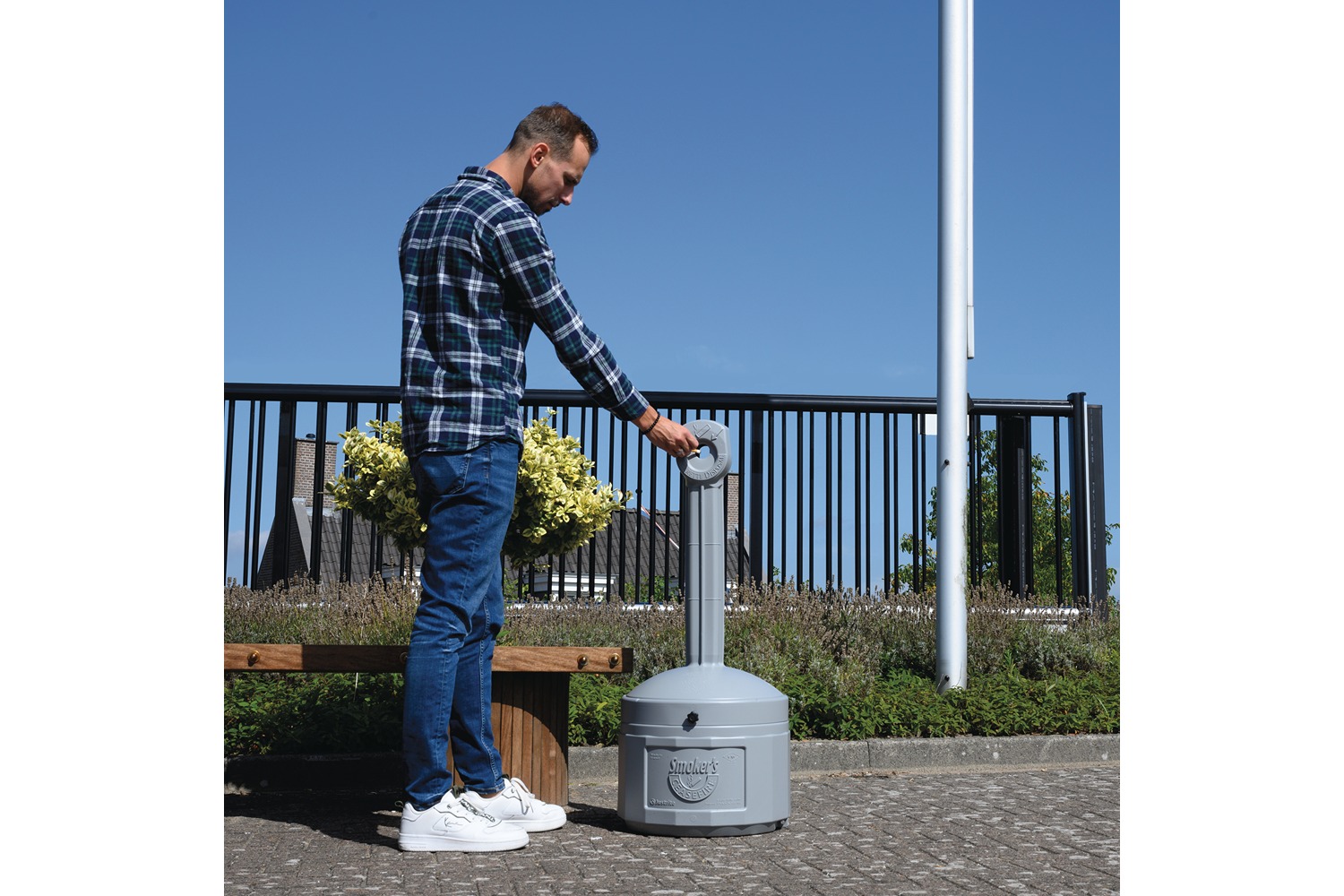jsm26800sn Justrite Grey Polyethylene Standing Outdoor AshTray, 419 mm x 978 mm x 419mm