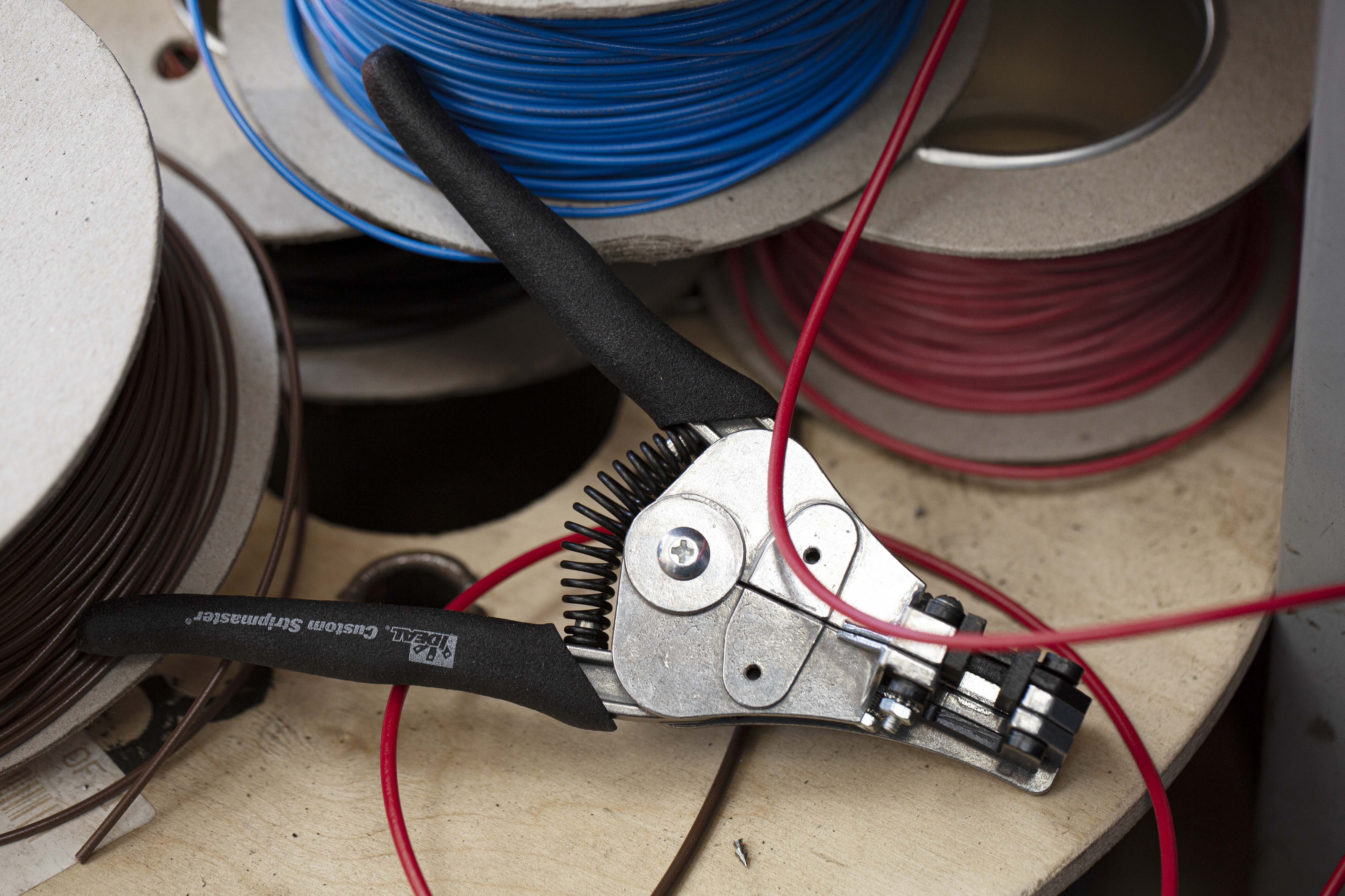 l-5617 Ideal Industries Automatic Stripper, 16 To 30 AWG