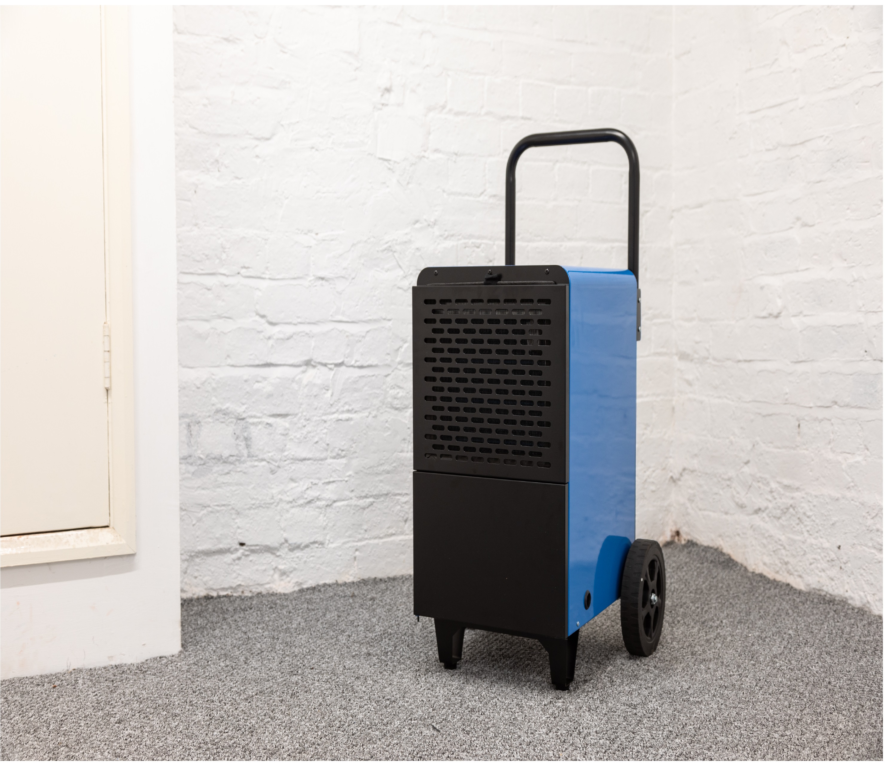 md30-230v Broughton MD30 Dehumidifier 30 L water tank, 30 L/day extraction rate BS1363