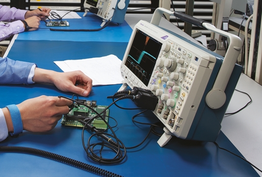 mdo3034 Tektronix MDO3000 Series, 350 MHz Bench Oscilloscope, 4 Channels
