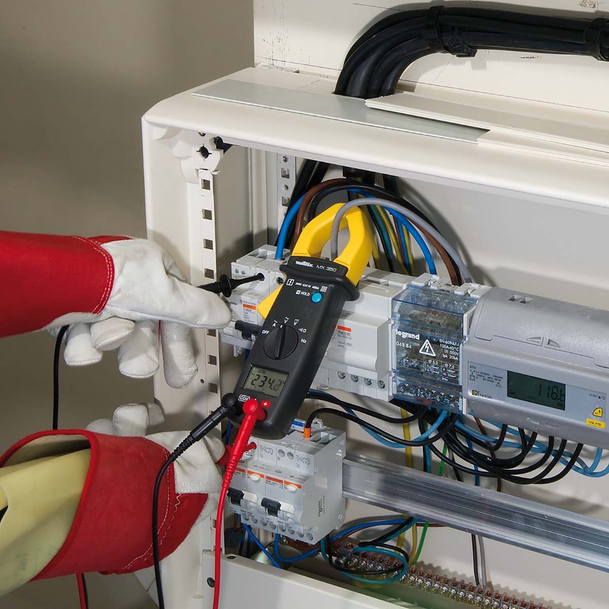 mx0350z Metrix MX0350-Z Clamp Meter, 400 A 400 A 600 V dc 600 V ac CAT III Non-Contact Voltage Detector