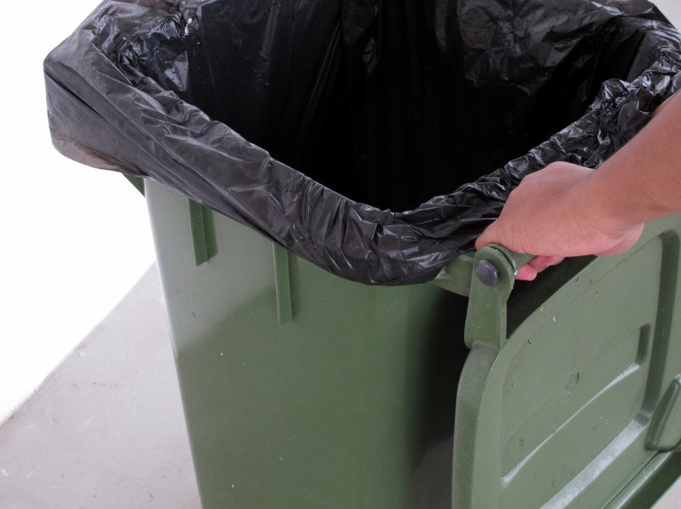 na090e1 Cromwell Polythene Black Polythene Bin Bag, 240L Capacity, 100 Per Pack per Package