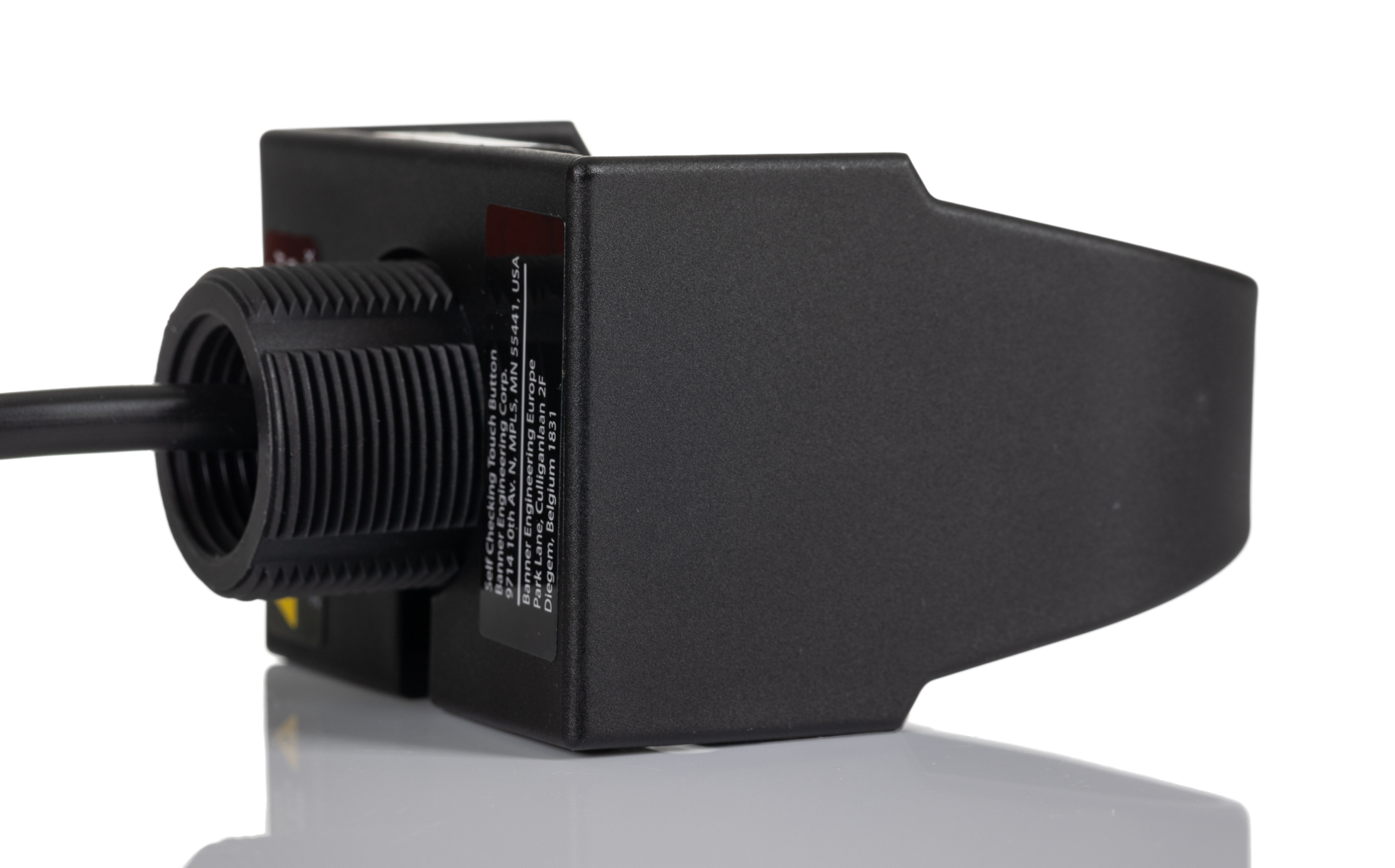otbvn6 Banner OTB Series Push Button Switch, Momentary, Panel, 30.2 mm Cutout, SPDT, Red LED, IP66