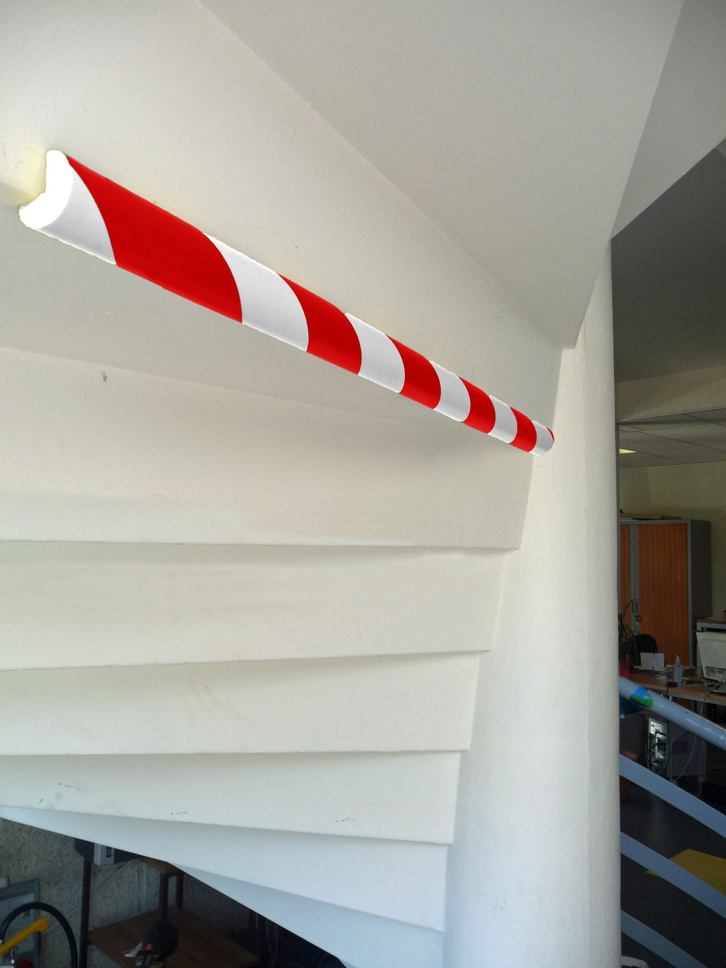 pu4025rb Viso White, Red Corner Protector 750 mm x 40 mm 40 mm