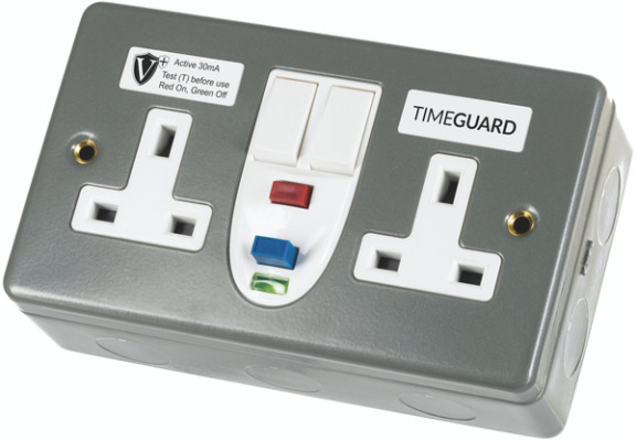 Timeguard 30A, Active 1 RCD Socket, Plastic, Surface Switched, BS7288 & BS1363-2, 230V ac, White, Metallic