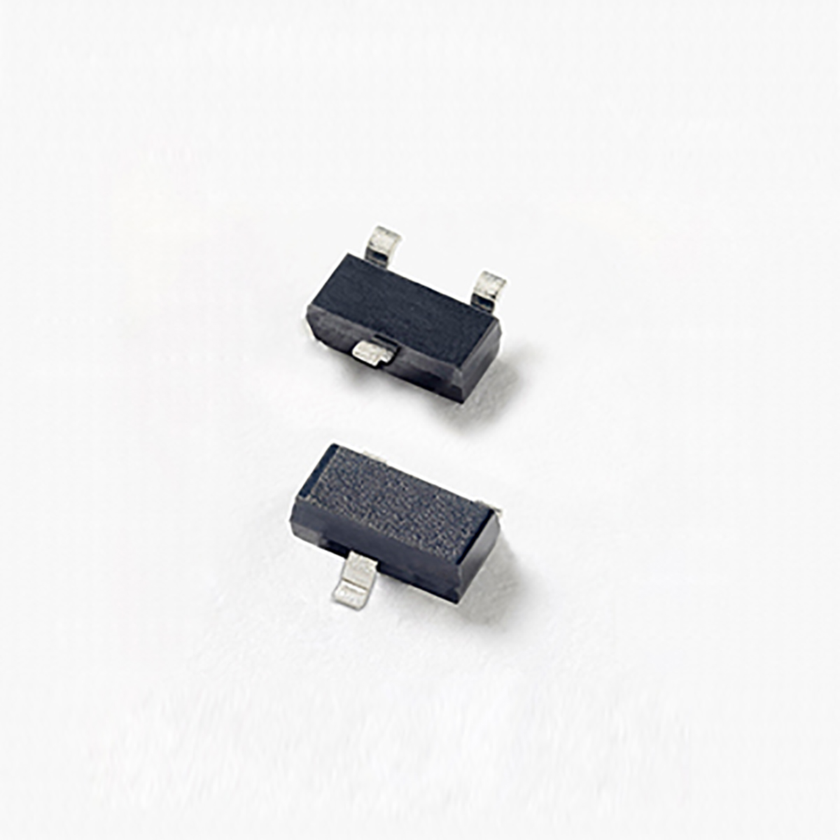 Littelfuse SM05-02HTG 2-Element Bi-Directional TVS Diode Array, 400 W, 3-Pin SOT-23