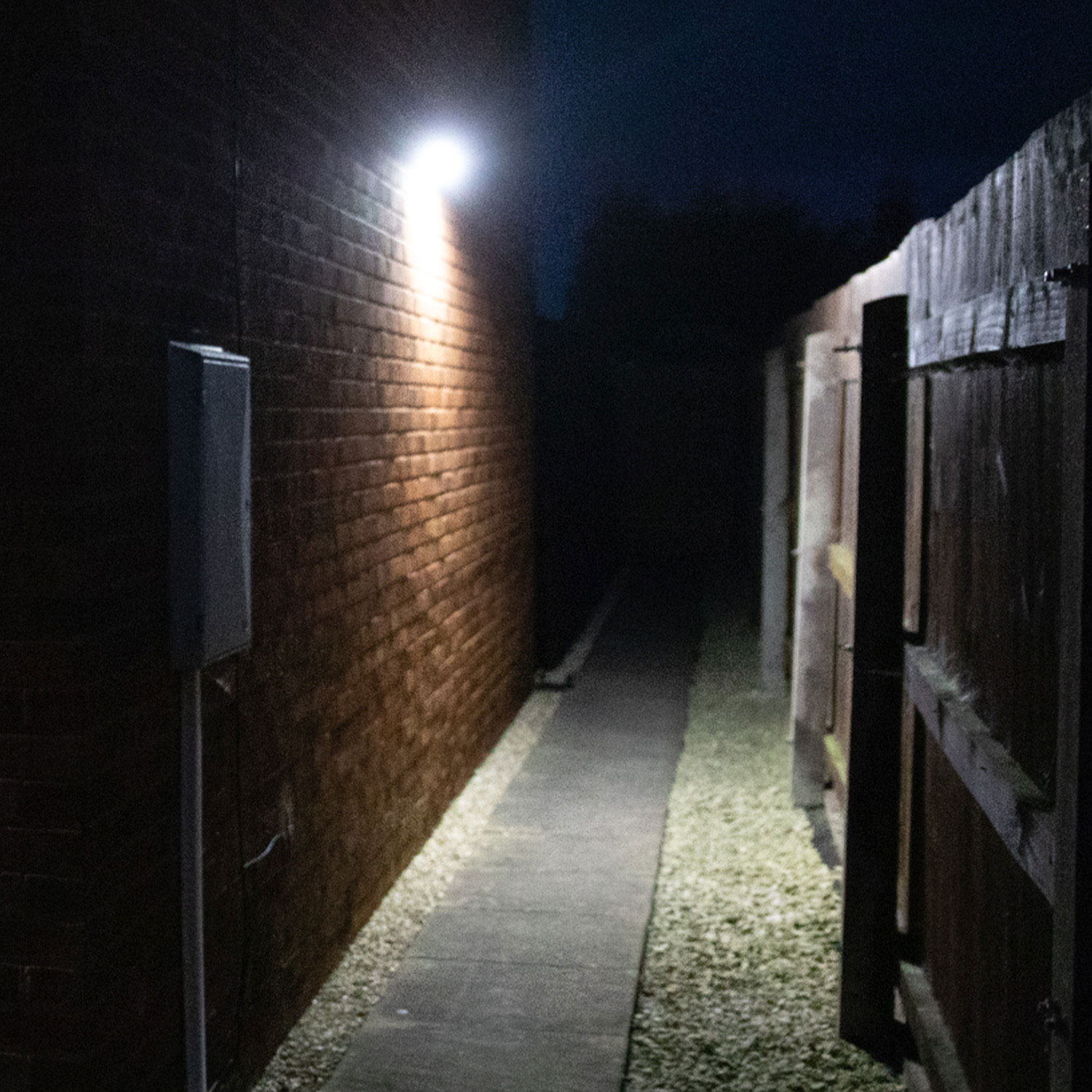 sml-ledge TradeTuff PIR Included Solar Powered LED Floodlight, 1 LED, 450 lm, IP65