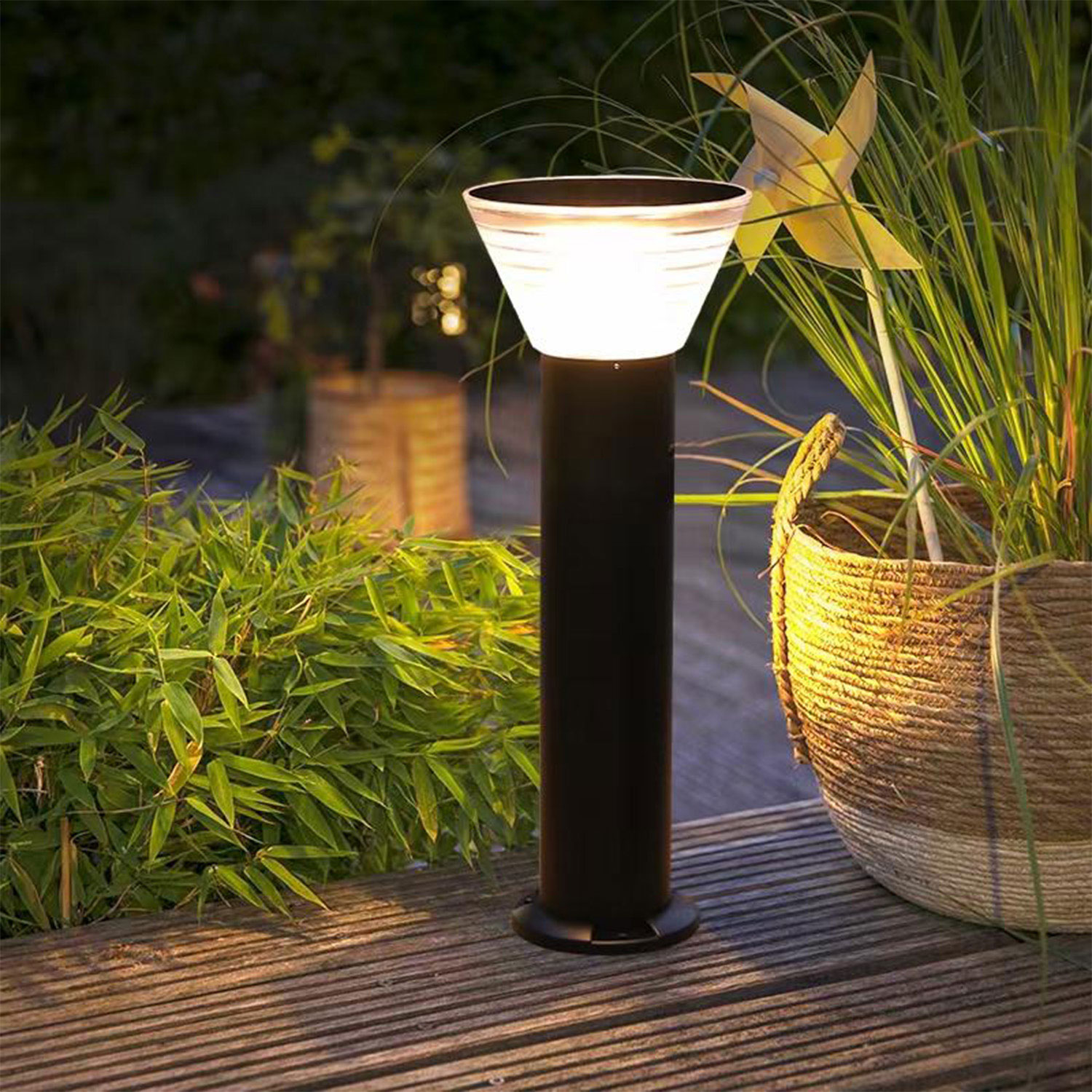 srb-1 TradeTuff SRB Solar Powered LED Floodlight, 5 W, 400 lm, IP65, 3.2V