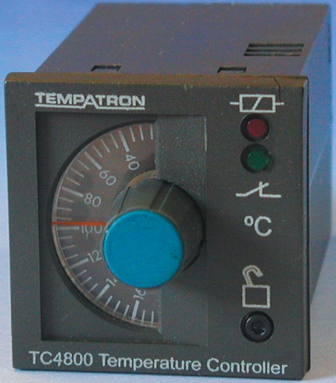 Tempatron V7453 Panel On-Off Temperature Controller, 1 Output Relay 24V ac