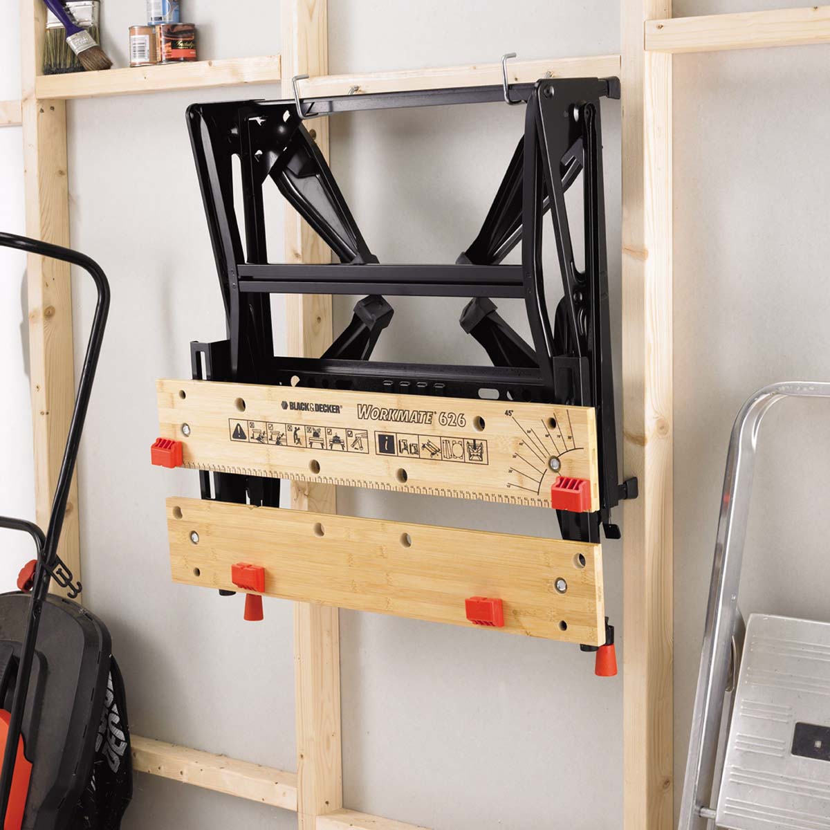 wm626-xj Black & Decker Portable Steel Workbench, 250kg Max Load Adjustable Height, 740 mm x 742mm x 200 mm