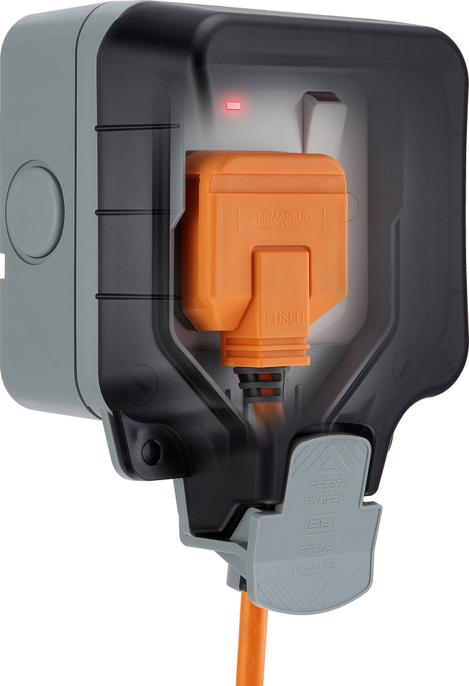 BG Electrical White 1 Gang Plug Socket, 13A Outdoor, Type G - British