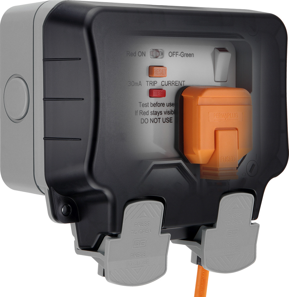 BG Electrical Storm 13 A, Active 2 RCD Socket, Polycarbonate, Surface Switched, IP66 Outdoor Use, 230 V ac, Grey
