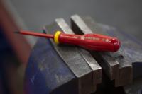 at35x75ve Facom Slotted Insulated Screwdriver, 3.5 x 0.6 mm Tip, 75 mm Blade, VDE/1000V, 179 mm Overall