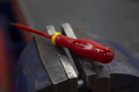 at4x100ve Facom Slotted Insulated Screwdriver, 4 x 0.8 mm Tip, 100 mm Blade, VDE/1000V, 210 mm Overall
