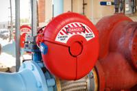 cgv-18 Brady Red 2-Lock ABS Gate Valve Lockout, 9.65mm Shackle, 457mm Attachment