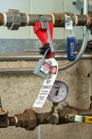 121541 Brady Red 1-Lock Metal Ball Valve Lockout, 7.14mm Shackle, 101.6mm Attachment