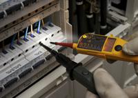 fluke-t150 Fluke T150, LCD Voltage tester, 690V, Continuity Check, Battery Powered, CAT III 690V