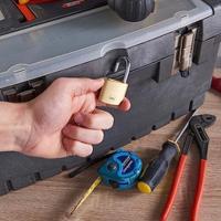 y110b401224 Yale Padlock Brass Padlock, 6.3mm Shackle, 40mm Body