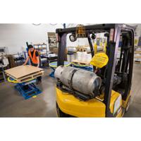 151875 Brady Self-Adhesive Fork Lift Hazard Hazard Warning Sign (English)