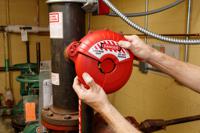 cgv-7 Brady Red 2-Lock ABS Gate Valve Lockout, 9.65mm Shackle, 178mm Attachment