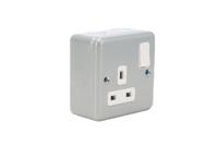 k2977-alm MK Electric Metalclad Plus Grey 1 Gang Plug Socket, 2 Poles, 13A, Type G - British, Indoor Use