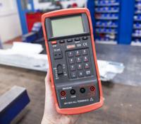 174-9556 RS PRO 133 Current & Voltage Calibrator, Max Voltage 20V, Max Current 24mA